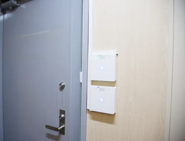 セキュリティが完備された作業環境の写真