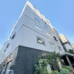 株式会社eeの事務所ビルの外観写真